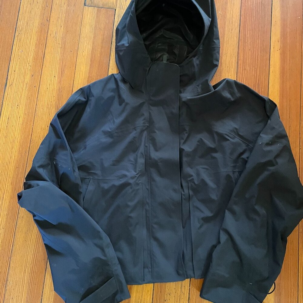 Lululemon Rain Chaser Jacket Heritage Black Size 6